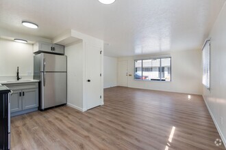 Building Photo - Renovated 2BR in Milwaukie