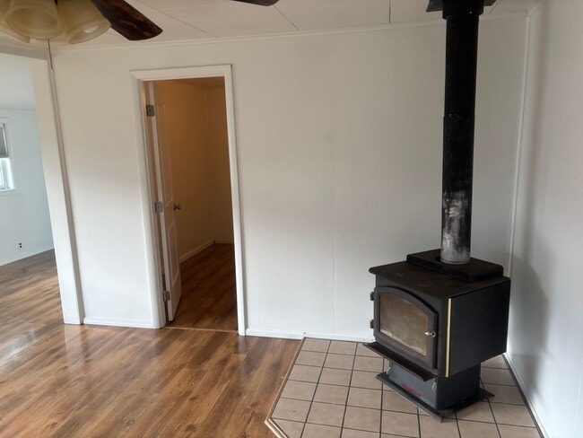 Building Photo - 48015 W 2nd St