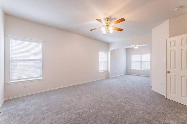 Building Photo - 8417 Robertson Dr