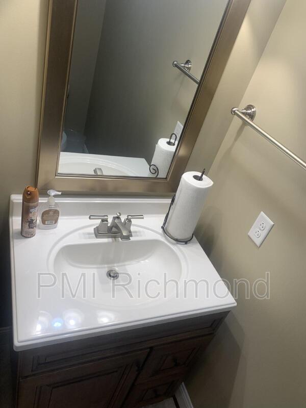 Building Photo - 2106 Cedar St