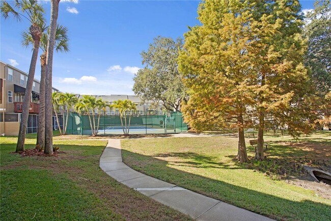 Building Photo - 3023 Pointeview Dr