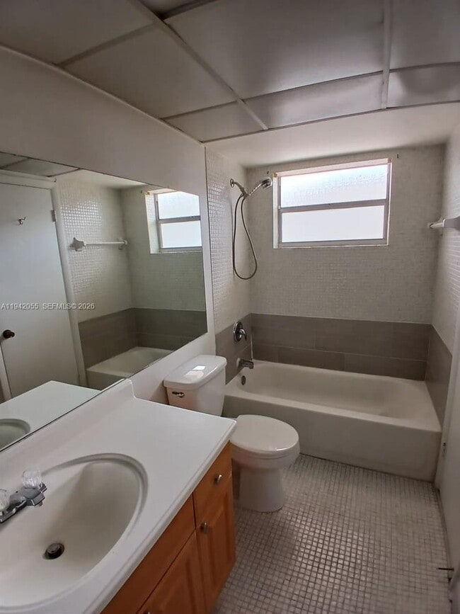 Building Photo - 5181 W Oakland Park Blvd