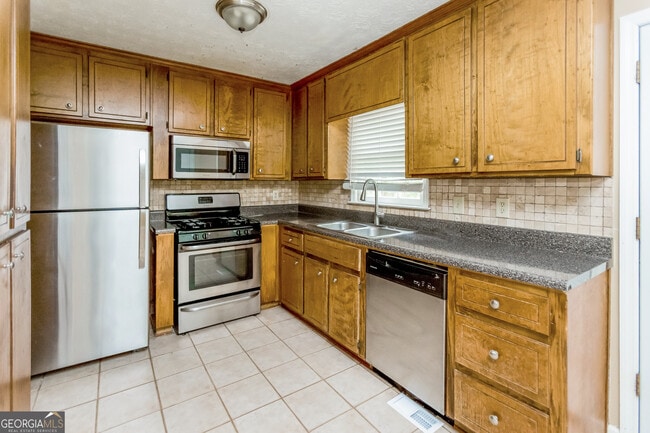 Building Photo - 5851 Taylor Creek Dr