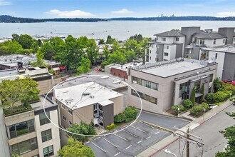 Building Photo - 2bd/1ba Kirkland Condo