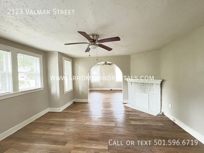 Building Photo - 2123 Valmar St