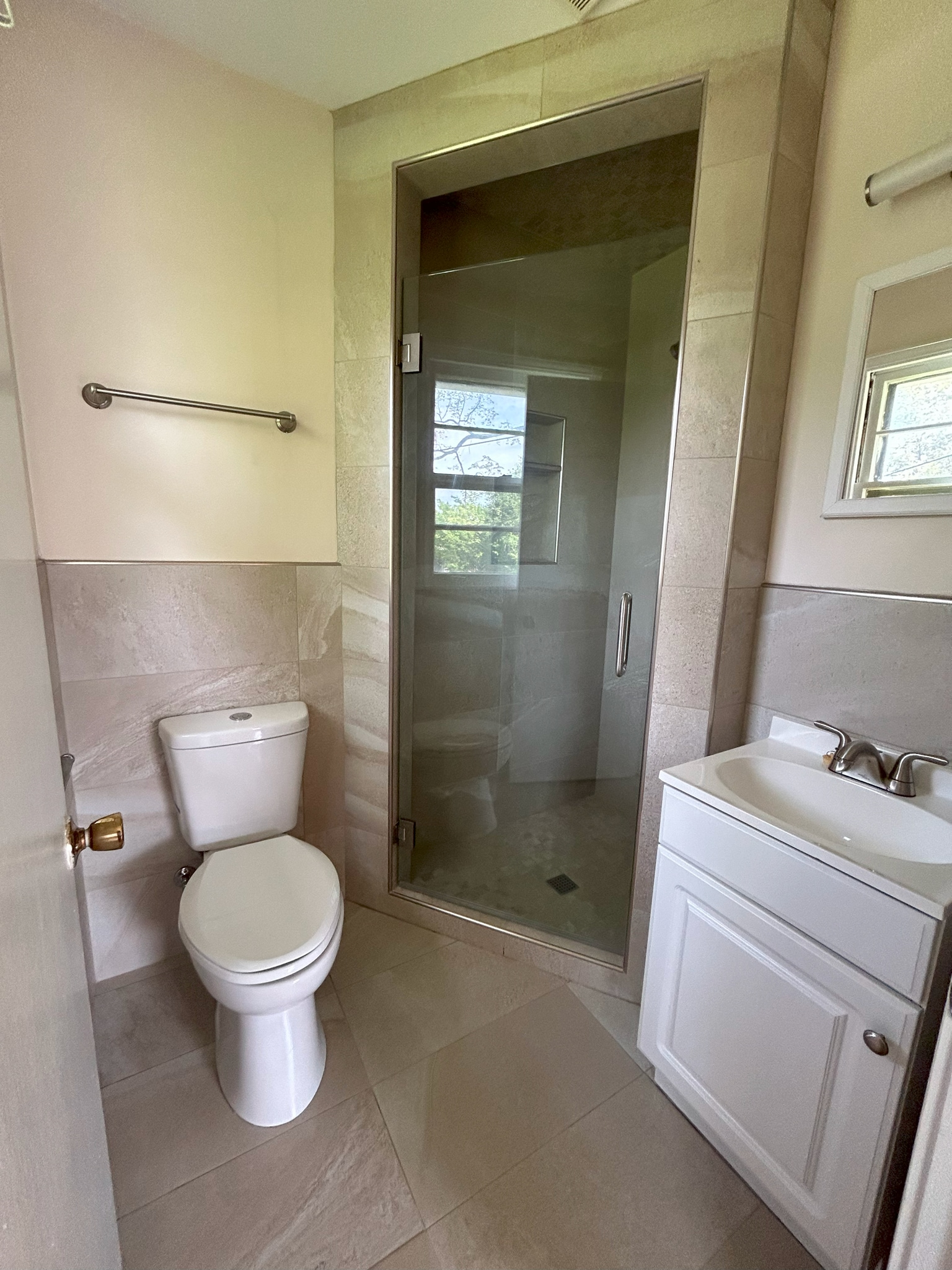Master Bath - 2800 Glenoaks Dr