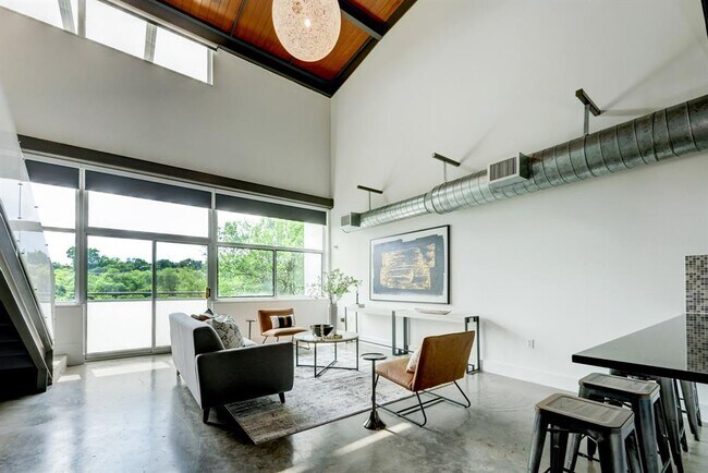 Building Photo - 2205 N Lamar Blvd