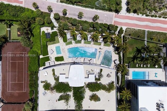 Building Photo - 5875 Collins Ave
