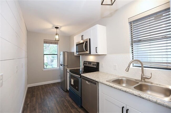 Building Photo - 5917-1-5912 Sherman St