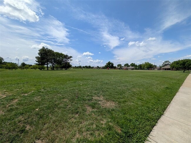 Building Photo - 2817 Brompton Dr