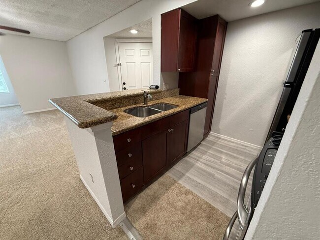 Building Photo - 5164 Conroy Rd