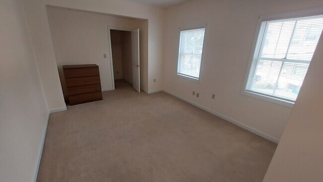 Building Photo - 49 Cedar St