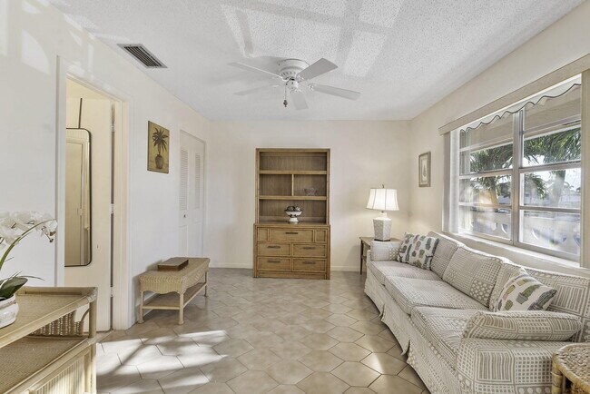 Building Photo - 1050 Citrus Way