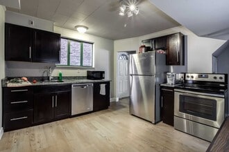 Building Photo - 4 bedroom in South Side