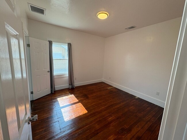 Building Photo - Gorgeous 4 bedroom with HUGE Lot in Colton...