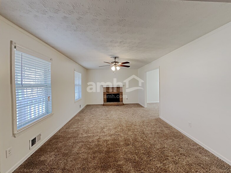 Building Photo - 137 Solomon Dr