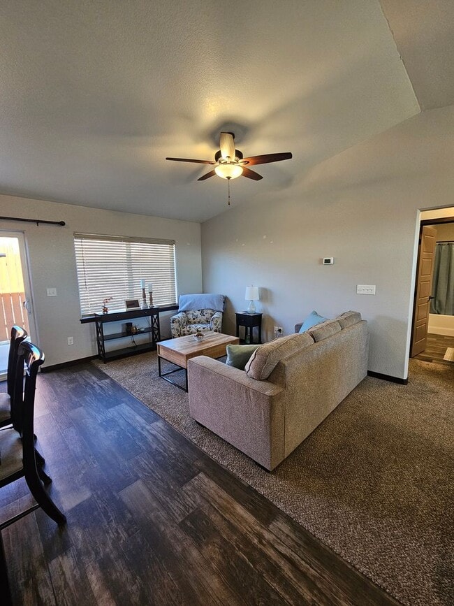 Building Photo - 4 BED | 2 BATH | DOUBLE GARAGE | RAPID VALLEY