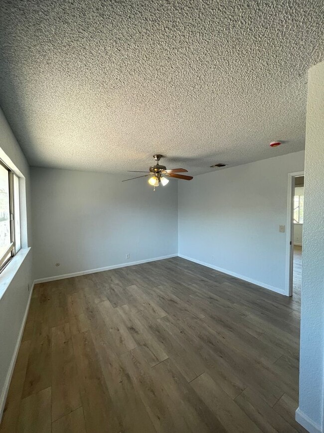 Building Photo - Move-In Ready 4 Bedroom Home!