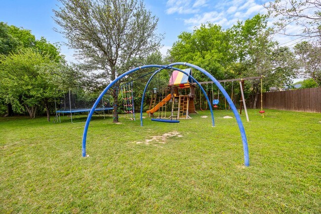 Building Photo - 921 Indian Trail Dr