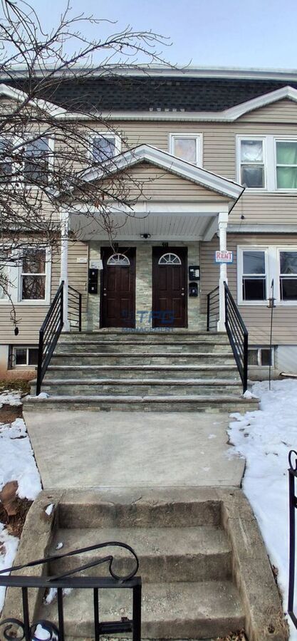 Building Photo - 440-442 Walnut Street-442-1