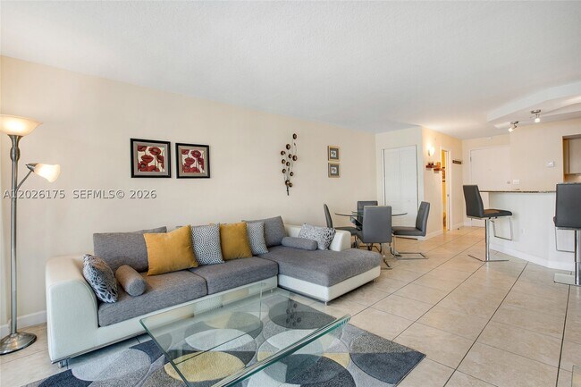 Building Photo - 6917 Collins Ave