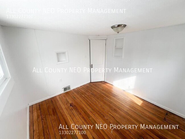 Building Photo - 1180 Murray Ave