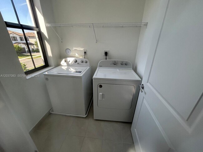 Building Photo - 5525 Agostino Way