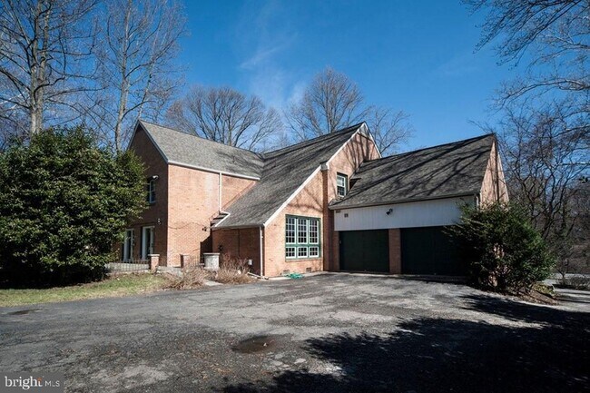 Building Photo - 7320 Bradley Blvd