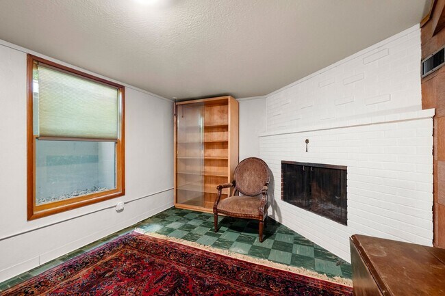 Building Photo - Mid-Century Classic! 3bd/3ba 2700 sf Short...