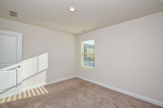 Building Photo - Like New All Brick Home in Mint Hill!