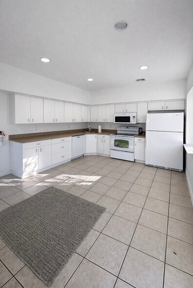 Kitchen will have stainless steel appliances - 101 Main St