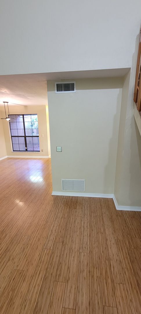 Building Photo - 2 Bedroom/2 Bath Townhome in Rockwood Villas