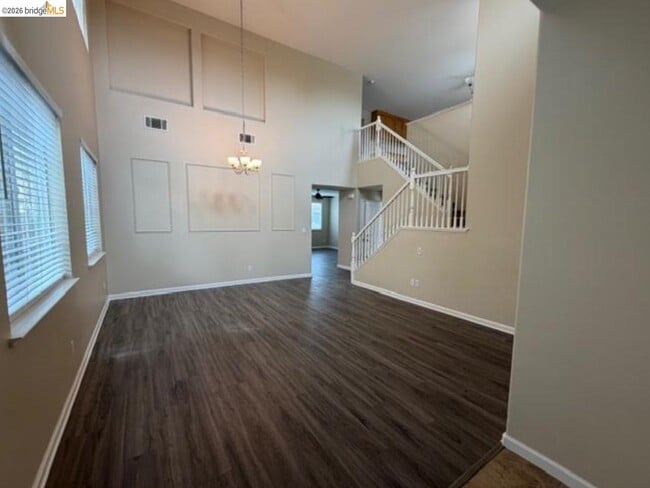 Building Photo - 111 Tennyson Ct