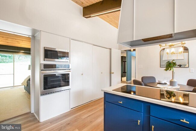Building Photo - 3406 Woodvalley Dr
