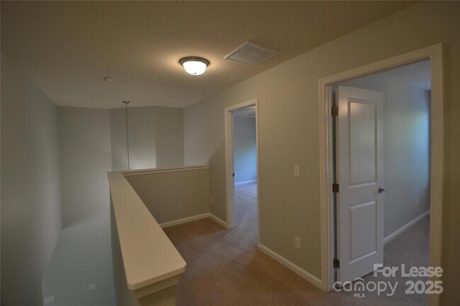 Building Photo - 1606 Fleetwood Dr