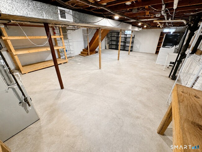 Building Photo - 28 Lewis Ln