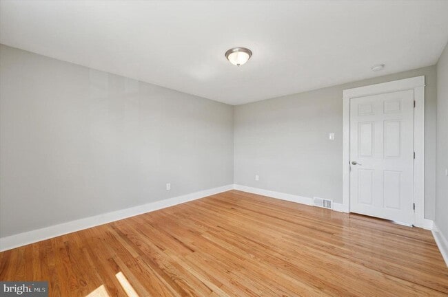 Building Photo - 125 W Berkley Ave