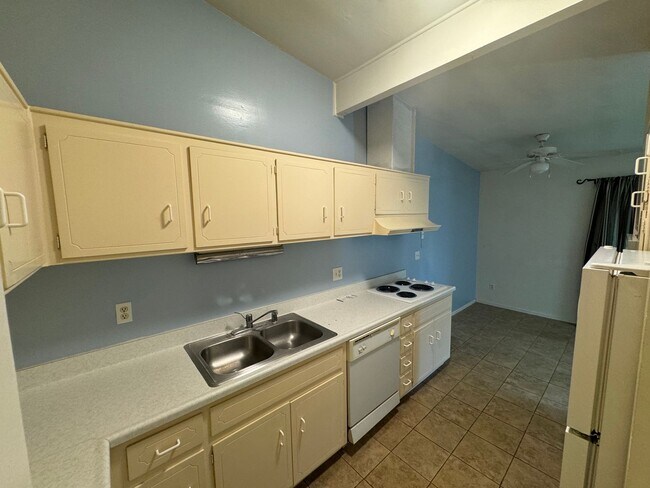 Building Photo - 540 Oakdale Ln