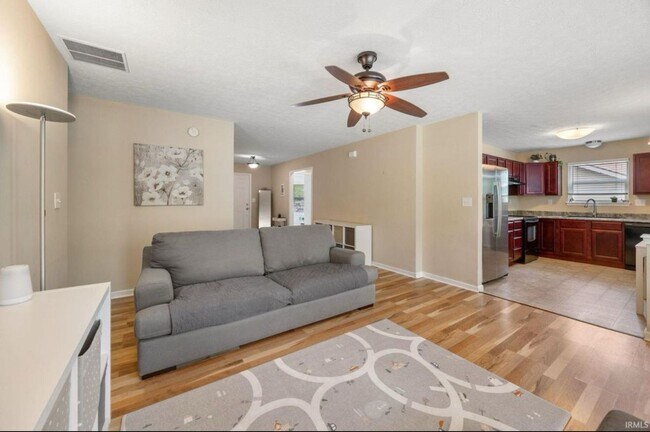 Building Photo - Charming 3BR Home with Sunroom Near Purdue University