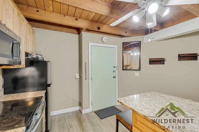 Building Photo - Remodeled One Bedroom Winter Rental