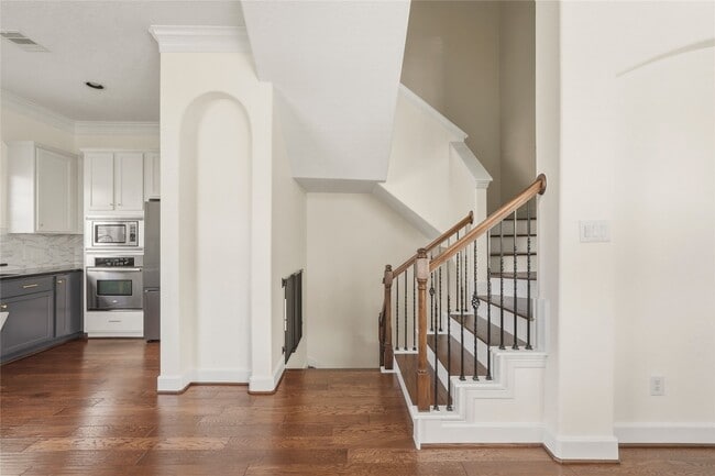 Building Photo - 836 Garden Oaks Terrace