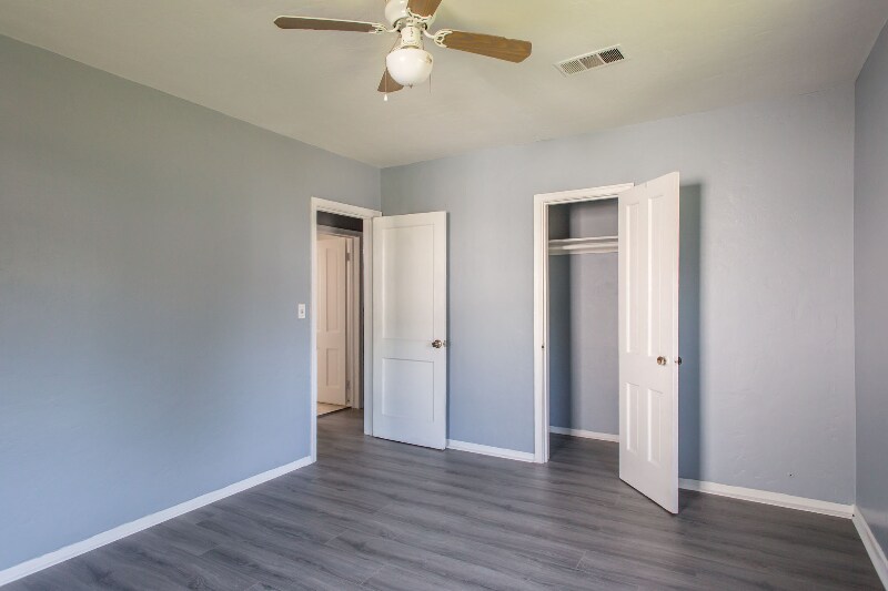 Building Photo - 2441 Blain St