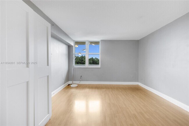 Building Photo - 3000 Coral Wy