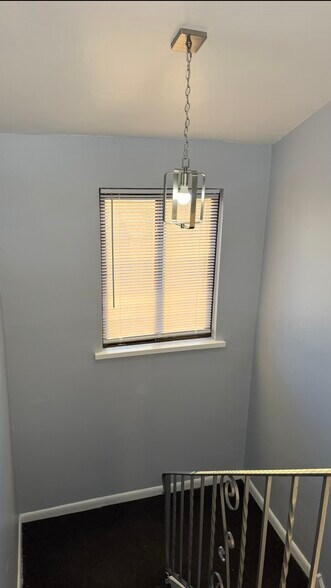 Building Photo - 321 Forrest Ave