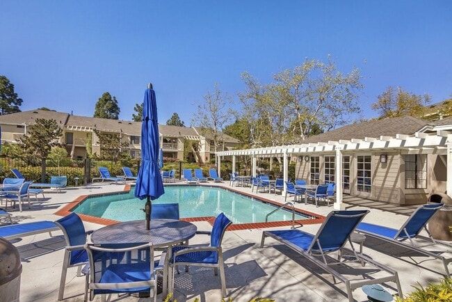 Building Photo - Centrally Located Condo at The Lakes of Carmel Valley!