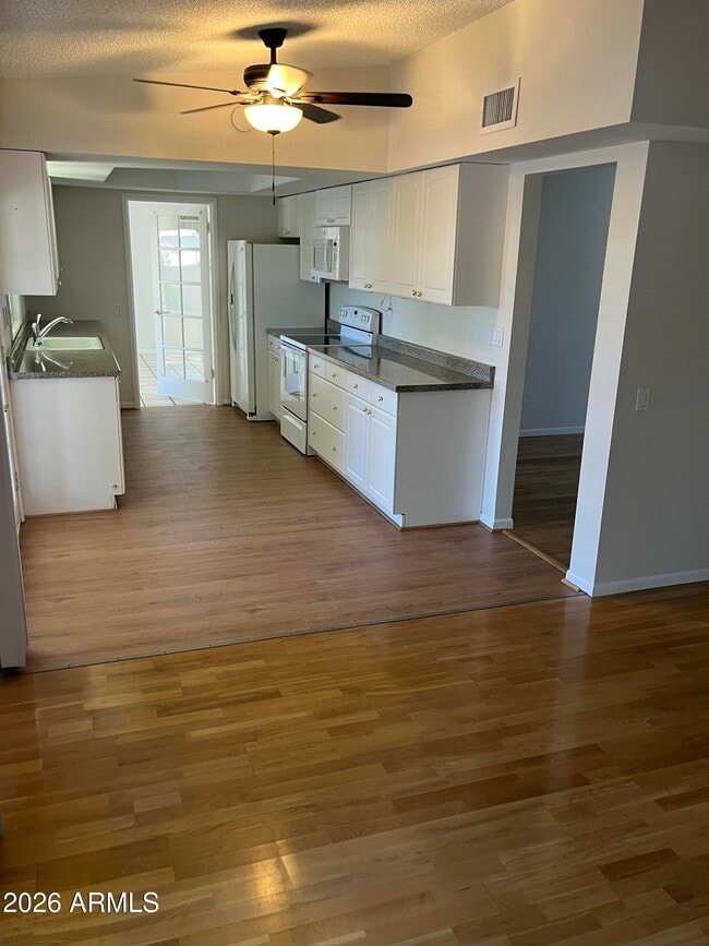 Building Photo - 10645 W Sequoia Dr