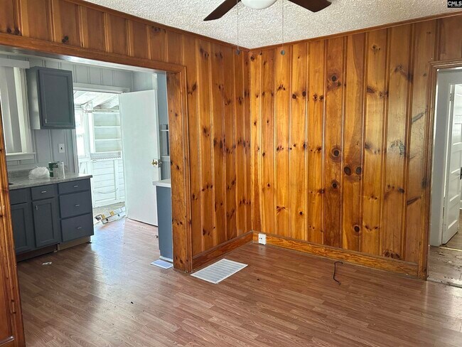 Building Photo - 804 Columbia College Dr