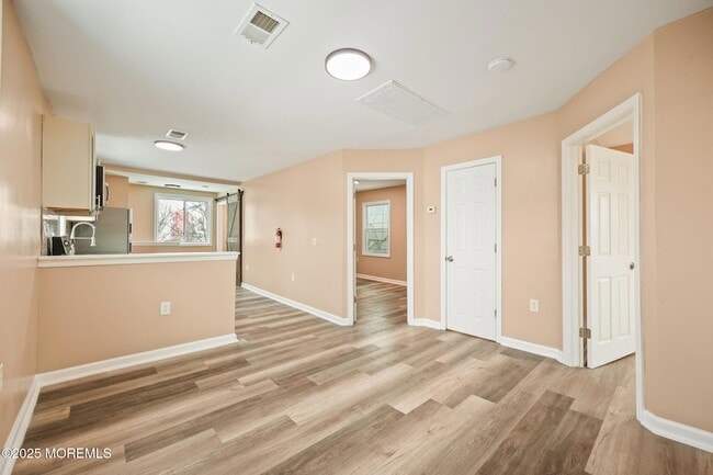 Building Photo - 143 Center Ave