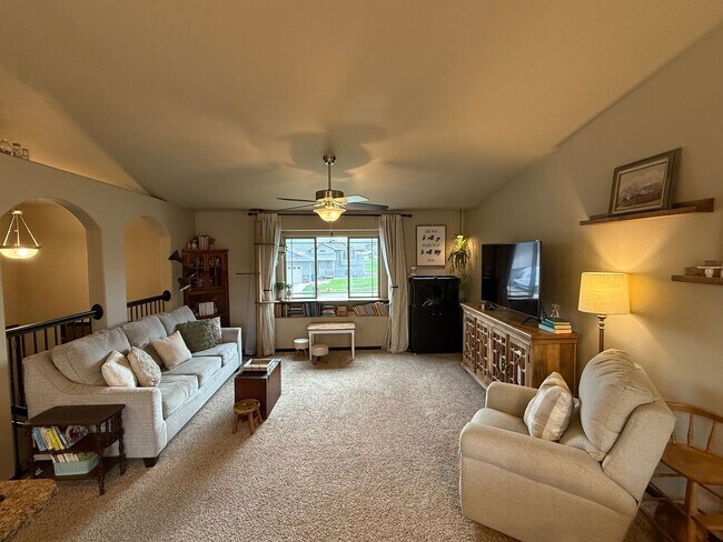 Building Photo - ~ APPLICATIONS PENDING ~ 4 Bedroom, 3 Bath...