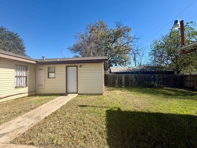 Building Photo - Charming rental home in Southeast San Antonio!